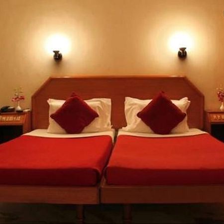 Hotel Ram International بونديتْشيري المظهر الخارجي الصورة