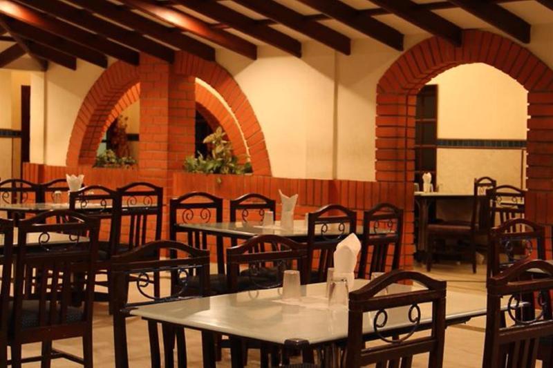 Hotel Ram International بونديتْشيري المظهر الخارجي الصورة