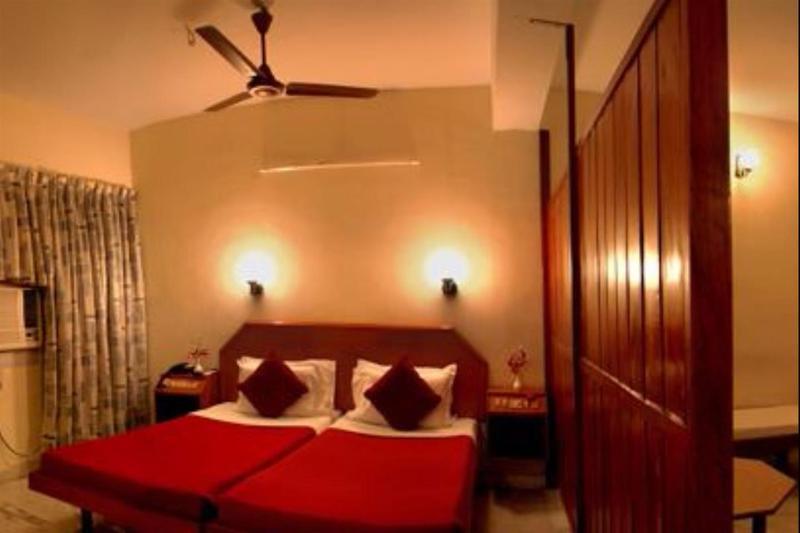 Hotel Ram International بونديتْشيري المظهر الخارجي الصورة