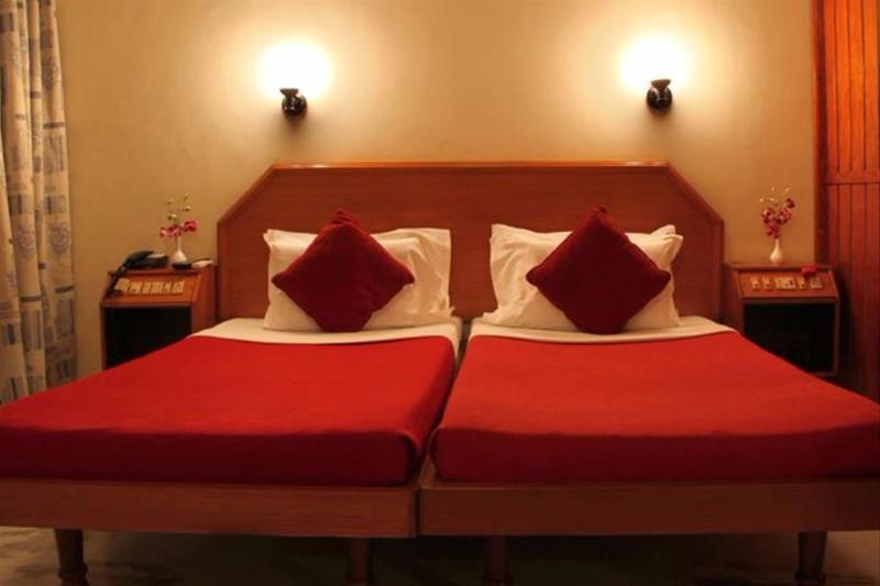 Hotel Ram International بونديتْشيري المظهر الخارجي الصورة