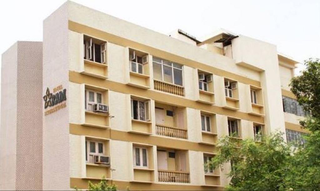 Hotel Ram International بونديتْشيري المظهر الخارجي الصورة