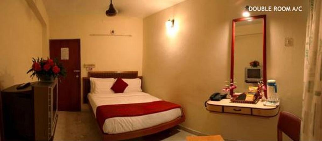 Hotel Ram International بونديتْشيري المظهر الخارجي الصورة