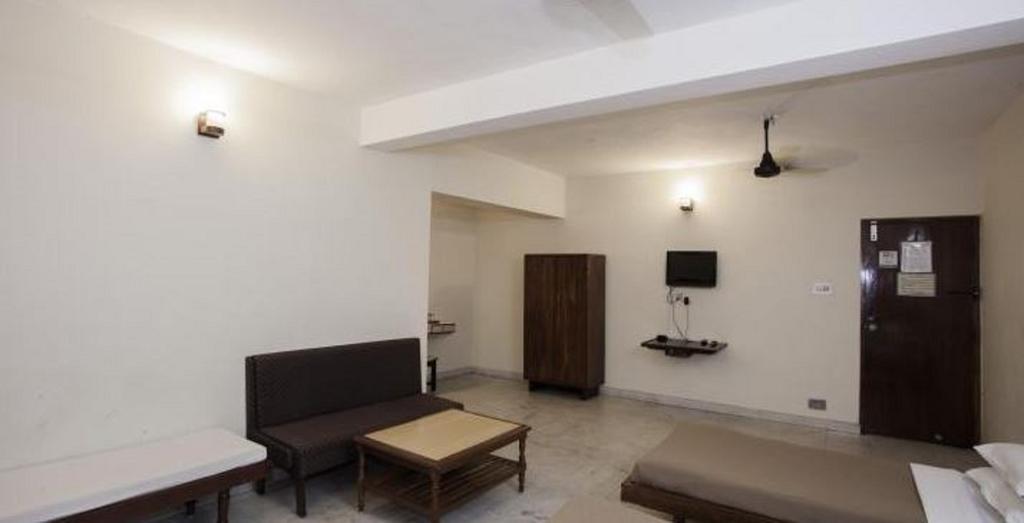 Hotel Ram International بونديتْشيري المظهر الخارجي الصورة